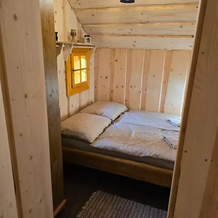 Minikemp Na Palcovce - Minipokoje A Spani V Obytnych Autech Campsite Huty
