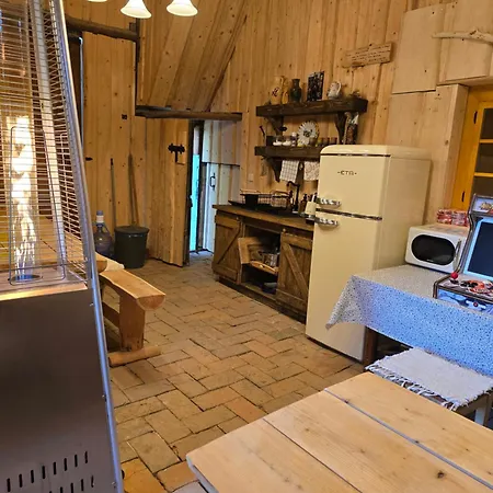 Campsite Minikemp Na Palcovce - Minipokoje A Spani V Obytnych Autech Huty