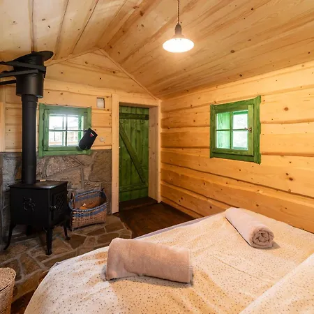 אתר קמפינג Minikemp Na Palcovce - Minipokoje A Spani V Obytnych Autech Huty