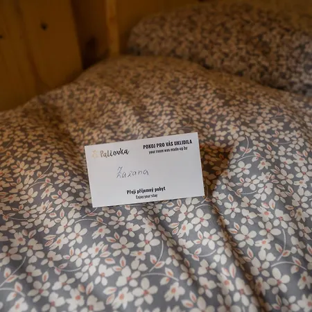 Kemping Minikemp Na Palcovce - Minipokoje A Spani V Obytnych Autech